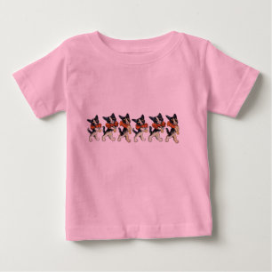 ルイWainの行進猫-かわいいベビーのクリーパー ベビーTシャツ