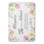 ルカ1:45賛美は女女の聖なる書物、 経典フローラ バスマット (正面縦)