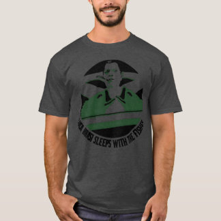 ルカ・ブラシは魚と眠る少年 Tシャツ
