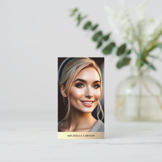 ルクセ不動産仲介業者フォトフェイク金ゴールドマーケティングモノグラム 名刺 (スタンド正面)