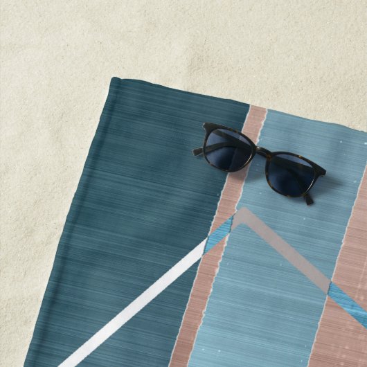 ルクセ抽象芸術 |赤面バラ金ゴールドとティール(緑がかった色)幾何学的 ビーチタオル (インサイチュ)