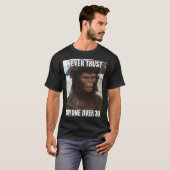 ルシアスが言うには30歳以上は信用するな Tシャツ (正面フル)