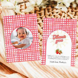 ルスティックベリーの1歳の誕生日フォト 赤いイチゴ サンキューカード