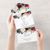 ルスティック バーガンディ ネイビーブルー & レッド ビューティー フラワーズ オールインワン招待状 (貼ってはがせる)