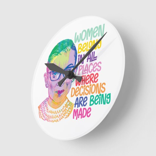 ルスバダーギンズバーグの女性は全ての場所に属している ラウンド壁時計 (傾斜)