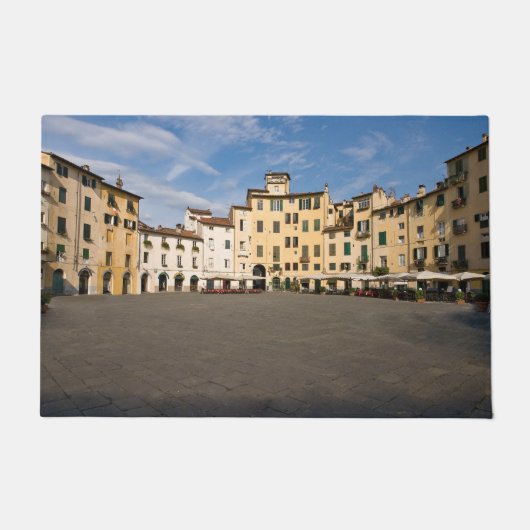 ルッカのアンフィテアトロ広場 – トスカーナ,イタリア ドアマット (正面)