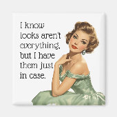 ルックスすべてではないおもしろいレトロ主婦 マグネット (正面)