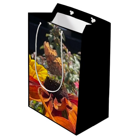 ルドベキアの花に止まるカンマチョウ ミディアムペーパーバッグ (裏面アングル)