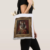ルネサンスの女王の肖像画にインスパイアされた黒パグアート トートバッグ (クローズアップ)