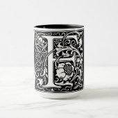 ルネッサンススタイルアルファベット文字Fオンマグカップ マグカップ (中央)