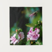 ルビーの喉が詰まったハミングバード – オリジナル写真 タペストリー (正面)