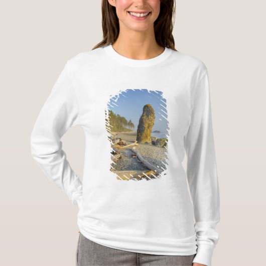 ルビービーチの海岸線と海食柱、オリンピック Tシャツ (正面)