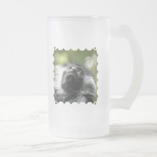 ルワンダのColobus猿の曇らされたビールのジョッキ フロストグラスビールジョッキ