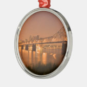 ルーイスビルケンタッキー夜は橋オハイオ川をつけます メタルオーナメント (左)