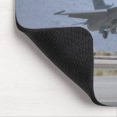 ルークの空軍基地のF-16着陸 マウスパッド (コーナー)