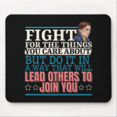 ルース・バダー・ギンズバーグが他の人々を導いて君に加わる マウスパッド (正面)