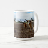 ルーズの牛:ハイランド牛の小麦ホイスト コーヒーマグカップ (正面右)