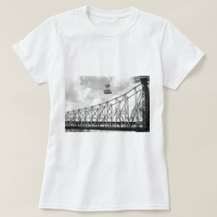 ルーズベルトの島の路面電車、NYCのアナログの(フィルムの)写真 Tシャツ