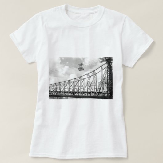 ルーズベルトの島の路面電車、NYCのアナログの(フィルムの)写真 Tシャツ (デザイン正面)