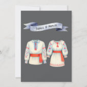 ルーマニアの伝統的な民族衣装をフィーチャーしたエレガントなウェディング招待状  招待状 (裏面)