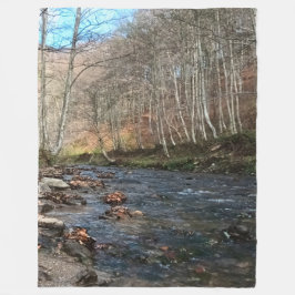 ルーマニアの山の川の秋 – 荒々しい自然 フリースブランケット