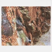 ルーマニアの山の滝 - 荒野の自然 フリースブランケット (正面(横))