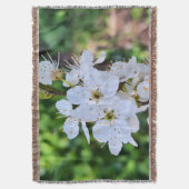 ルーマニアの春に咲く花の木 – 桜の写真 スローブランケット (正面縦)