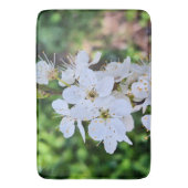 ルーマニアの春に咲く花の木 – 花の写真 バスマット (正面縦)
