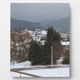 ルーマニアの田舎の風景 - 冬の村のパノラマ フォトプラーク