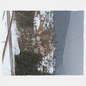 ルーマニアの田舎の風景 - 冬の村のパノラマ フリースブランケット (正面(横))
