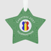 ルーマニアンジェルクリスマスパーソナライズされた国旗 オーナメント (正面)