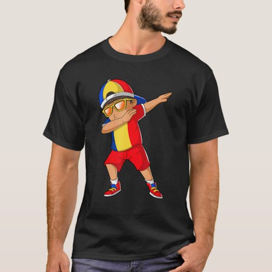 ルーマニア少年 ダビングダンス ルーマニア ルーツ 文化遺産 Tシャツ (正面)