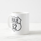 ルール62 – 人生を真剣に受け止めない コーヒーマグカップ (正面左)
