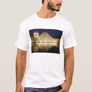 ルーヴル美術館のガラス+ピラミッドの夜景 Tシャツ
