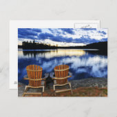 レイクショアの日没の木製の椅子 ポストカード (正面/裏面)