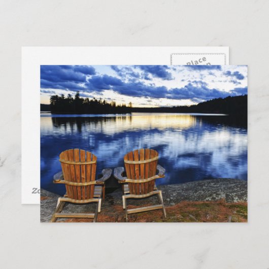 レイクショアの日没の木製の椅子 ポストカード (正面/裏面)