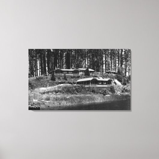 レイクタケニッチリゾートキャビンオンオレゴン海岸 キャンバスプリント (正面)