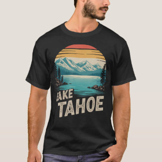 レイクタホ 日没 リトロ マウンテン リトロ Tシャツ