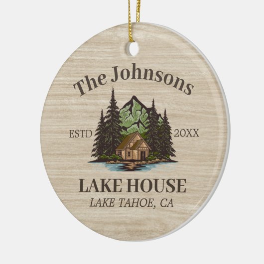 レイクハウスウッドをテーマにしたファミリー名パーソナライズされた セラミックオーナメント (左)
