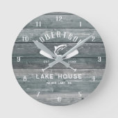 レイクハウスファミリーネーム素朴ティール(緑がかった色)ウッド ラウンド壁時計 (正面)
