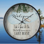 レイクハウスファミリーモノグラム ラージ壁時計<br><div class="desc">人生は素晴らし湖畔にある。モノグラムの名前おもしろいへようこそ。木々、湖とボートで水色の風光明媚。</div>