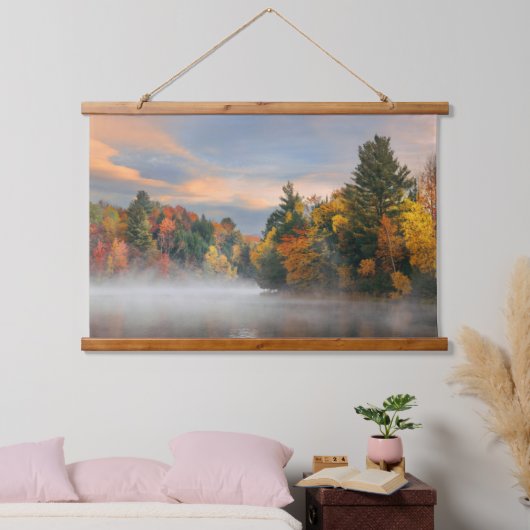 レイクフォグ秋リーフ日の出マウンテンニューイングランド 吊り下げ型タペストリー (寝室)
