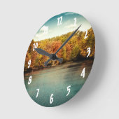 レイクフォレストツリーズモノグラムイニシャルウォールクロック ラウンド壁時計 (傾斜)