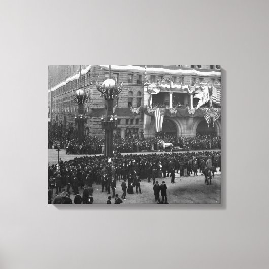 レイクフロントシカゴでコロンビアパレードを形成 キャンバスプリント (正面)