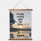 レイクフロント誇らしげに持ち帰るバー 吊り下げ型タペストリー (正面)