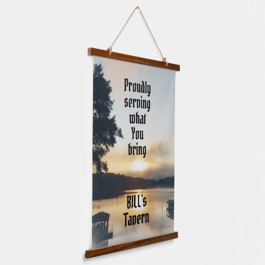 レイクフロント誇らしげに持ち帰るバー 吊り下げ型タペストリー (傾斜あり)