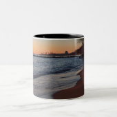 レイクミシガン北岸ミルウォーキー夜明け ツートーンマグカップ (中央)