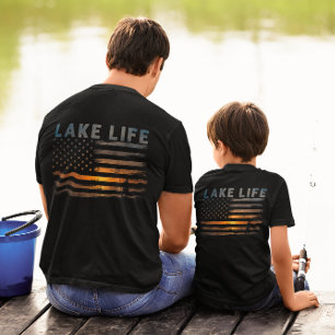 レイクライフフィッシャーマンサンセットアメリカ国旗バスフィッシュ Tシャツ