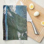 レイクルイズ湖での反射 – Banff NP,カナダ キッチンタオル (四つ折り)