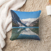 レイクルイズ湖での反射 – Banff NP,カナダ クッション (ブランケット)